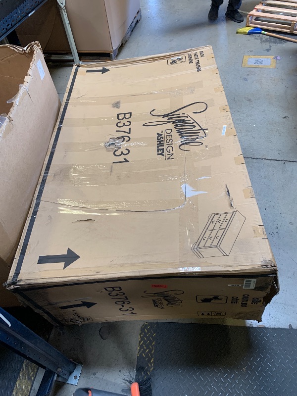 Photo 1 of Alisdair 6 Drawer Dresser (sealed)