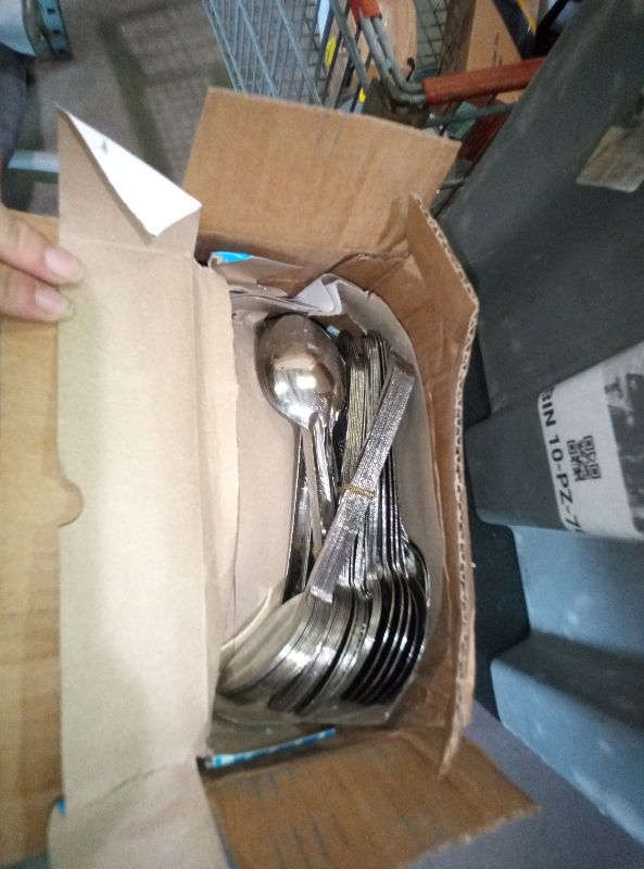 Photo 1 of 200 Pieces Dinner Spoons 7 Inches Stainless Steel Metal Salad Spoons Bulk Spoon Silverware Table Spoon Home Kitchen Bulk Restaurant Silverware Utensils Dishwasher Safe for Eating Dessert Salad