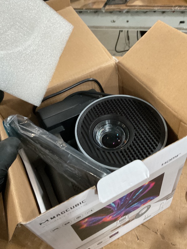 Photo 1 of ?Electric Focus?Magcubic Mini Projector 4K Support, Smart Projector with WiFi 6 and Bluetooth 5.4, 5W Soundbase Speaker, 180° Rotation, Portable Proyector for Home Theater