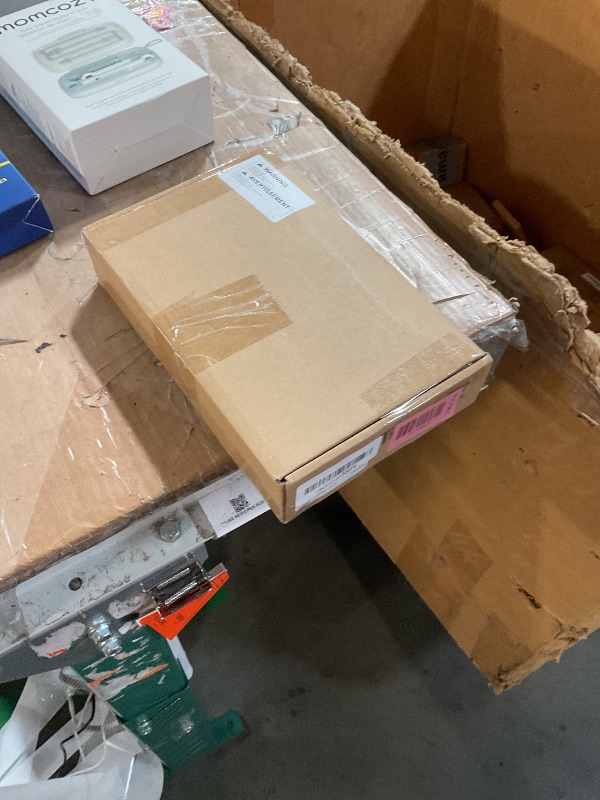 Photo 1 of ***MISSING PARTS***
Tisancy 8 Pcs Decorative Accessory Kit - 3 Low Temperature Candles, 3 Soft Silk String, 1 Storage Bag and 1 Scissors, for Wedding Decor & Daily Use