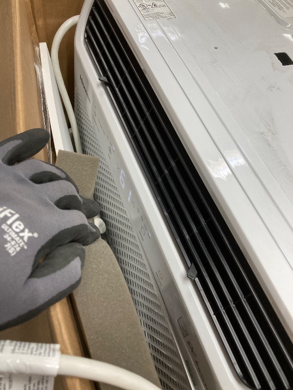 Photo 1 of *Used/Dirty* Hisense 8,000 BTU Smart Window Inverter Air Conditioner with Quiet, High Efficiency Operation and Wi-fi Control, 115V, Window AC Unit for Apartment, Bedroom, Medium Rooms up to 350 Sq. Ft. in White