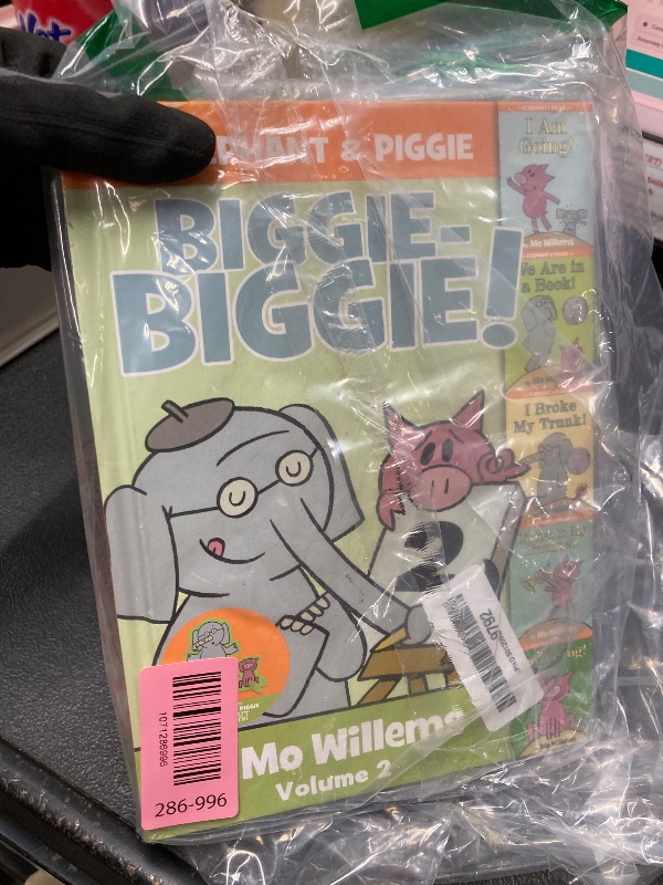 Photo 1 of *Minor damaged* An Elephant & Piggie Biggie Volume 2! (An Elephant and Piggie Book)