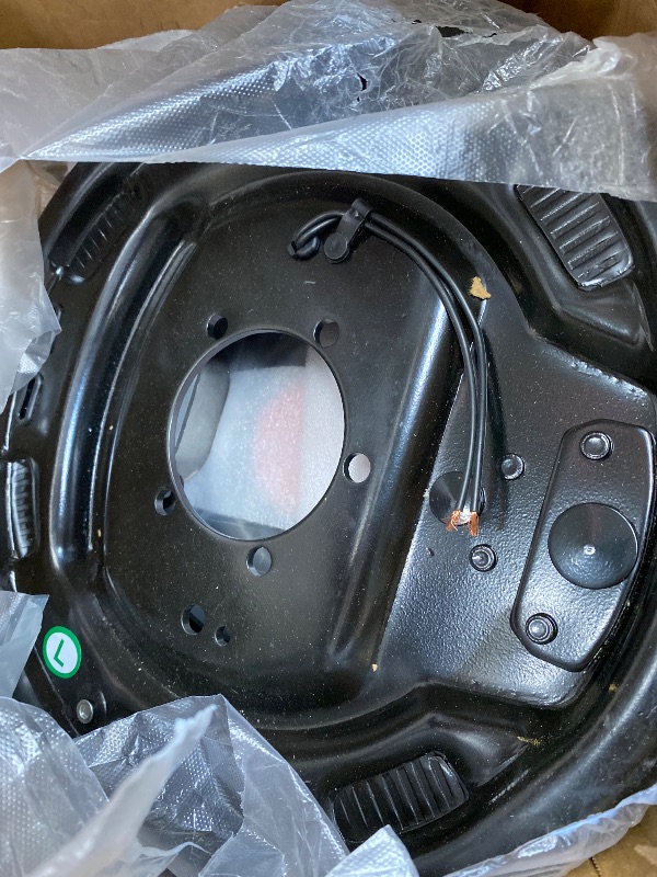 Photo 1 of ***MISSING PIECES-SELLING AS PARTS ONLY*** VEVOR Trailer Hub Drum Kits 8 on 6.5" B.C. with 12" x 2" Electric Brakes, Self-Adjusting Trailer Brake Assembly for 7000 lbs Axle, 5-Hole Mounting, Backing Plates for Brake System Part Replacement