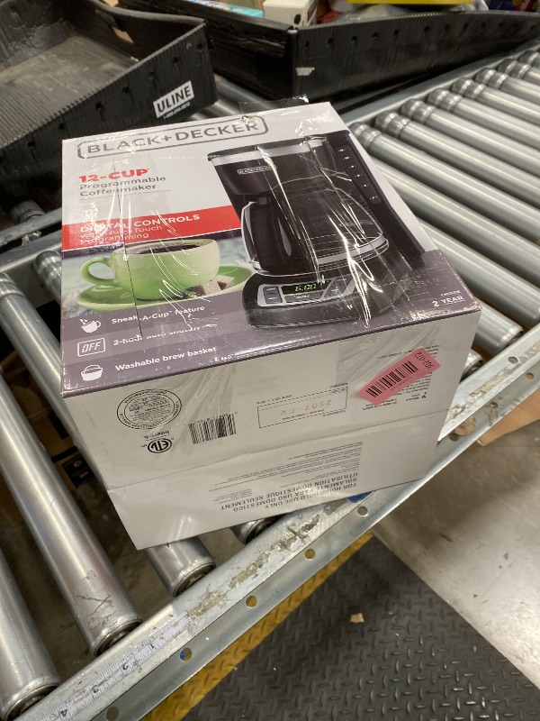 Photo 1 of
****Parts only****
BLACK+DECKER 12-Cup Digital Coffee Maker, Programmable, Washable Basket Filter, Sneak-, Auto Brew, Water Window, Keep Hot Plate, Black