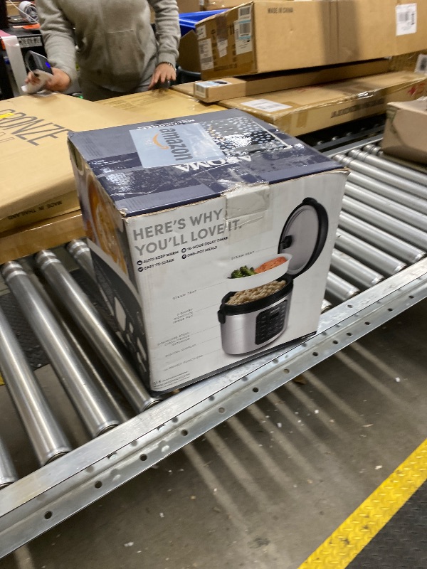 Photo 1 of *** besides having damage, it has nonstick scratches and missing the steaming tray***AROMA Professional Digital Rice Cooker, 10-Cup (Uncooked) / 20-Cup (Cooked), Multicooker, Slow Cooker, Steamer, Oatmeal Cooker, Egg Cooker, STS, 5 Qt, Black, ARC-5200SB**