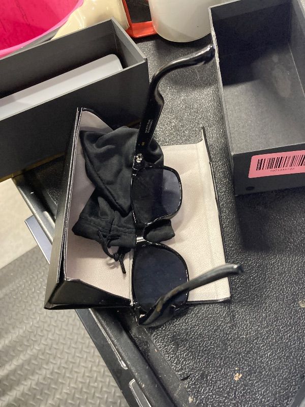 Photo 1 of **Is other model, not expensive and used**EarlySincere Smart Glasses with 8MP 4K POV Camera, HD Video, AI Vision Assistant, Translation & Voice Transcriber, Open-Ear Audio, Extra Photochromic Lenses, Bluetooth Sunglasses for Vlog, Outdoor