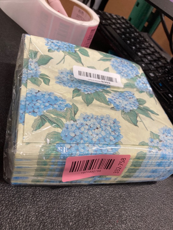 Photo 1 of 100Pcs Blue Floral Paper Napkin Hydrangea Flower Luncheon Napkin Spring Summer Disposable Dinner Dessert Napkins for Decoupage Home Kitchen Party Supplies