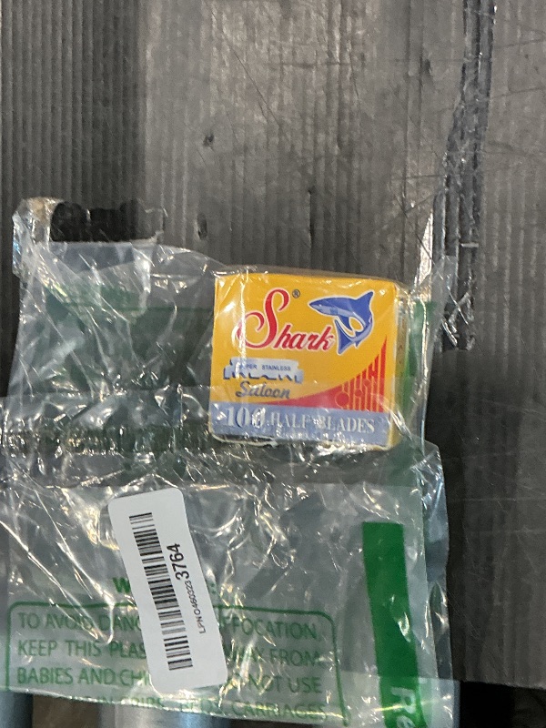 Photo 1 of 100 Shark Super Stainless Straight Edge Barber Razor Blades for Professional Barber Razors