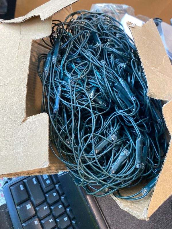 Photo 1 of *UNTESTED*
Joomer Christmas Net Lights - 12FT x 5FT 360 LED Plug-in Mesh Lights, Waterproof with 8 Modes, Timer, Connectable for Bushes, Trees, Garden, Outdoor Christmas Decor (Green Wire, White)