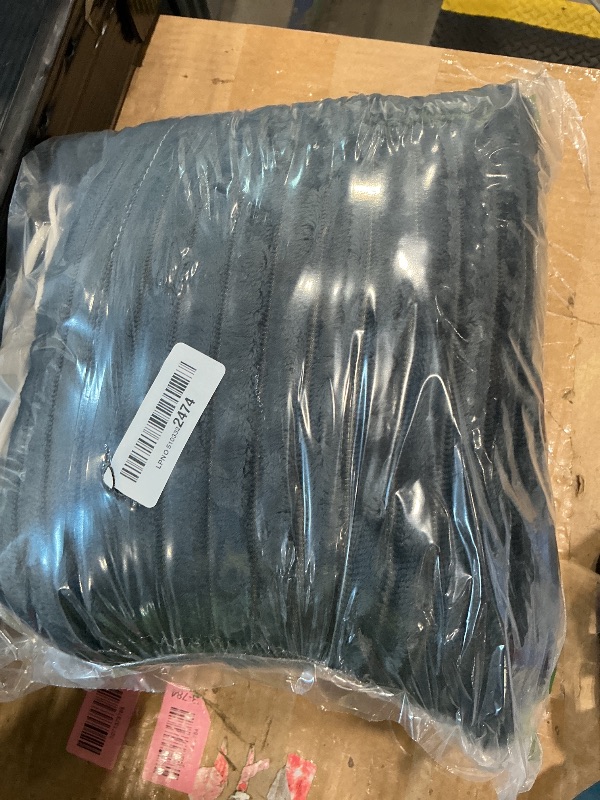 Photo 1 of **UNTESTED**
Qieryun Heated Blanket Electric Throw, Soft Flannel Heating Blanket with 8 Hours Auto Off 10 Fast Heating Levels Machine Washable Sherpa Heated Blanket with Overheating Protection