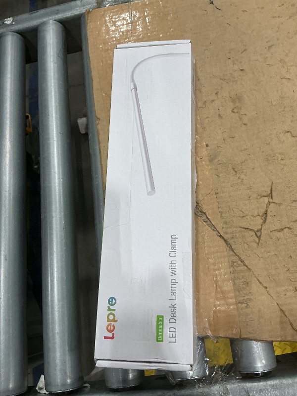 Photo 1 of **UNTESTED**
Lepro Small Desk Lamp with Clamp, LED Reading Lamps with 450LM, 3 Color Modes 10 Brightness, Dimmable USB Clip on Desk Light with Gooseneck Swing Arm for Nail, Home Office and Dorm (White)