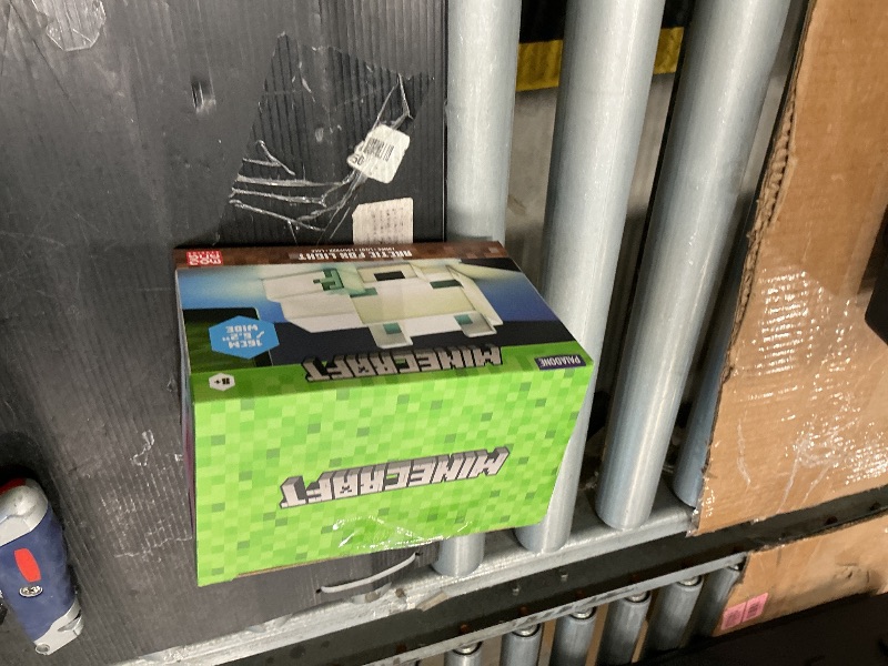Photo 1 of **UNTESTED**
Minecraft Arctic Fox 3D Night Light, Officially Licensed Cute Lamp, Gift for Boys & Girls, Gaming Room Accessories and Bedroom Décor, Battery Powered | Paladone