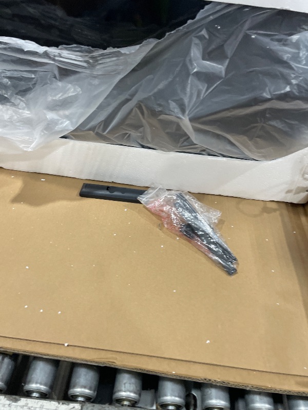 Photo 1 of **damaged** TuTu 40-Inch FHD Non-Smart LED TV