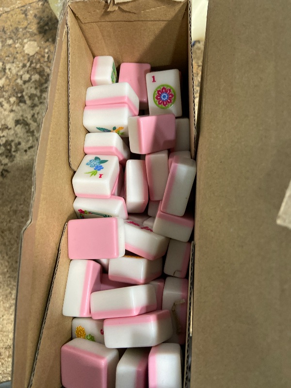 Photo 1 of *** MISSING PARTS ***
Entallor 162 American Mahjong Tile Set, 1.2" Mini Pink