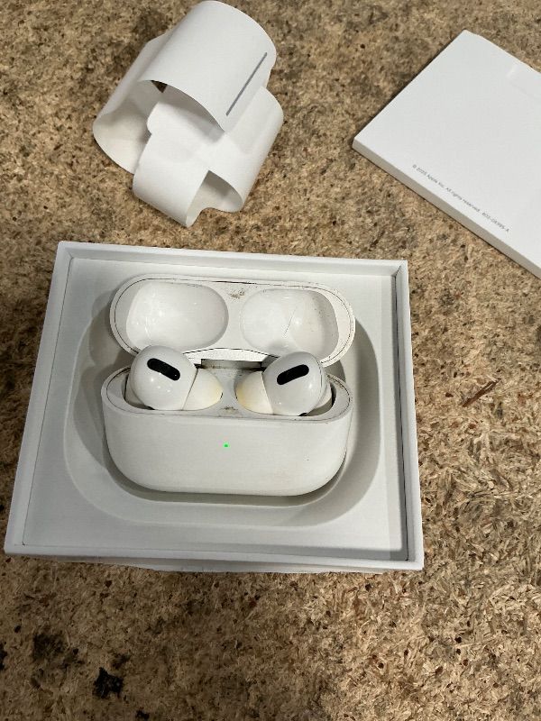 View 4 of ** PARTS ONLY ITEM WORKS, BUT IS VERY HEAVILY USED AND DIRTY NEEDS TO BE CLEANED** REFER TO PHOTOS**
Apple AirPods Pro 3 Wireless Earbuds
