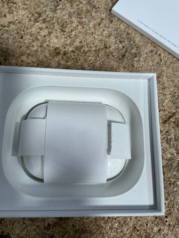 View 3 of ** PARTS ONLY ITEM WORKS, BUT IS VERY HEAVILY USED AND DIRTY NEEDS TO BE CLEANED** REFER TO PHOTOS**
Apple AirPods Pro 3 Wireless Earbuds