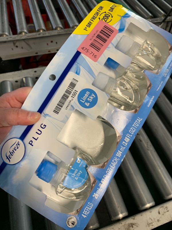 Photo 1 of * MISSING 1* Febreze Plug In Air Freshener, Odor-Fighting Scented Oil Refill, Linen & Sky Scent, 4 Refills