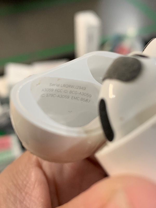 Photo 1 of ***DAMAGED - SEE NOTES/PICTURES***Apple AirPods 4 Wireless Earbuds, Bluetooth Headphones, with Active Noise Cancellation, Adaptive, Transparency Mode, Personalized Spatial Audio, USB-C Charging Case, Wireless Charging, H2 Chip