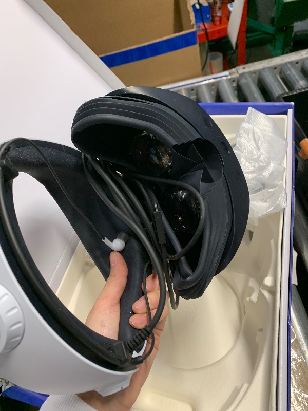 Photo 1 of ***LEFT THUMB STICK DONT WORK***PlayStation VR2 (PSVR2)