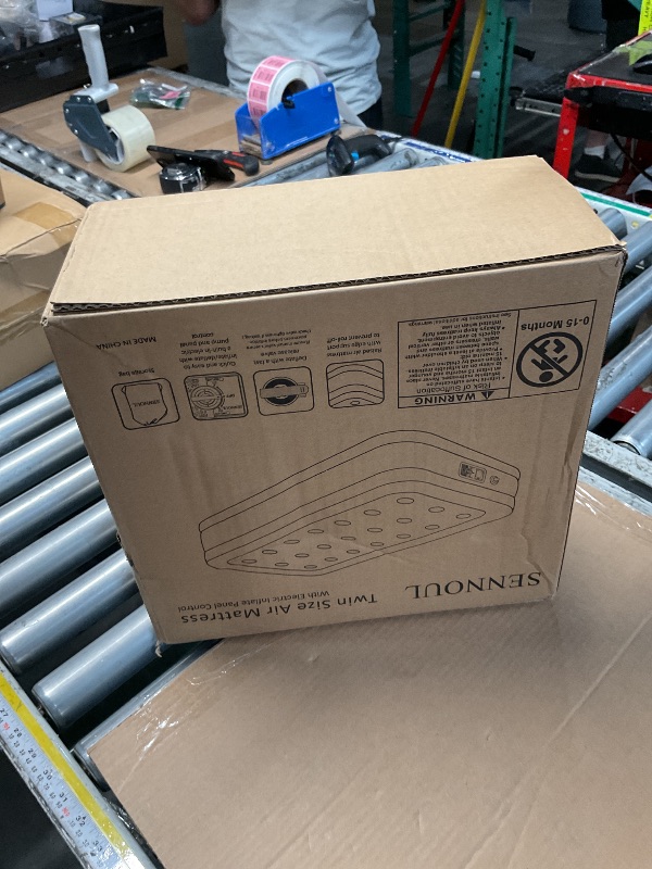 Photo 1 of ***FACTORY SEALED***SENNOUL Twin Air Mattress with Built-in Pump,Fast & Easy Inflation/Deflation Inflatable Mattress, Foldable Blow Up Mattress with Storage Bag, Inflatable Bed for Home, Camping & Guests,18"/550lbs Max