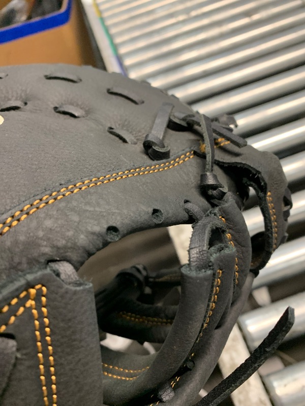 Photo 1 of ***DAMAGED - SEE NOTES/PICTURES***
Rawlings Renegade 12.5" Youth First Base Mitt
