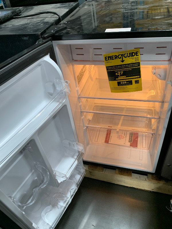 Photo 1 of ***DAMAGED DURING SHIPMENT******TRUCK/TRAILER PICKUP ONLY***Magic Chef freezerless mini refrigerator 