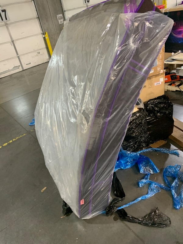 Photo 1 of ***DAMAGED - SEE NOTES/PICTURES***
***TRUCK/TRAILER PICKUP ONLY***
FANSACE Firm King Size Mattress, 18 Inch Deluxe Hybrid King Mattress in a Box, Cooling-Gel Memory Foam & Pocket Springs, Pressure Relief, Extra Edge Support, 365-Night Trial (2026 Upgraded