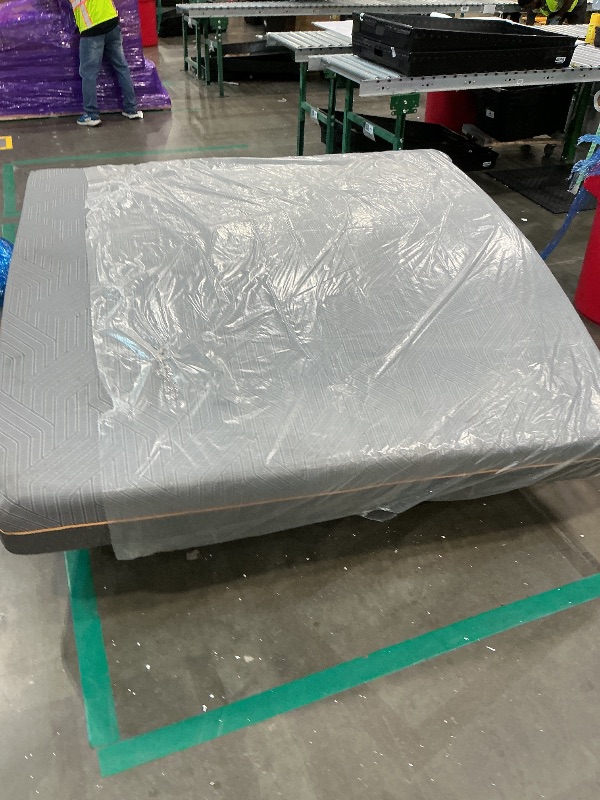 Photo 1 of **ITEM IS DIRTY***MAJOR DAMAGE*
MLILY EGOHOME 12 Inch King Memory Foam Mattress for Back Pain, Cooling Copper Gel Bed in a Box, Foam Made in USA, CertiPUR-US Certified, Therapeutic Medium Firm, 76x80x12 Black
