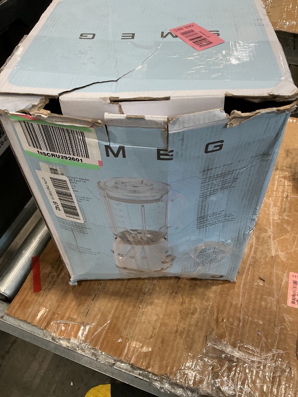 Photo 1 of **DIRTY/USED**
SMEG BLF03 Retro Style Blender – 600W Countertop Blender with 48 oz BPA-Free Jug, 3 Speeds + Pulse, Ice Crush & Smoothie Functions – 50s-Inspired Design-White