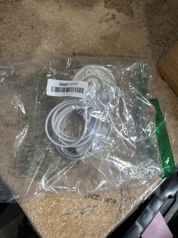 Photo 1 of ? 10ft Light Bulb Socket with Cord,E26/ E27 Lamp Base Desktop, Light Socket with Cord Light Bulb Base E26/ E27 Lamp Base Desktop Include Screw Cords On/Off Switch Hanging