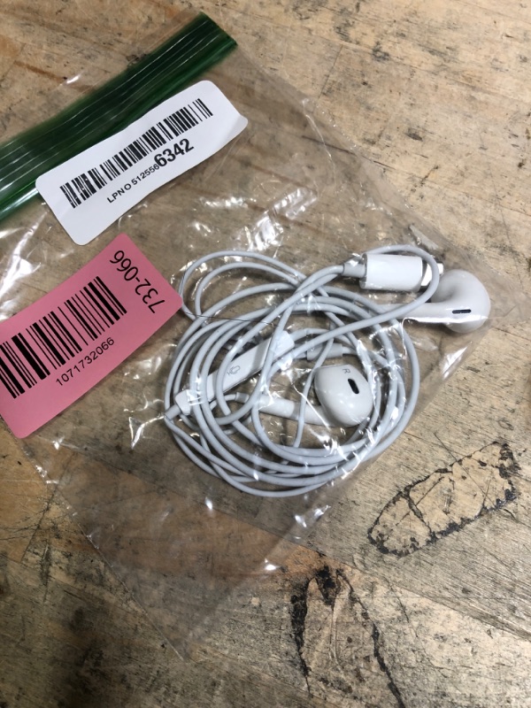 View 2 of 1 Pack-USB C Headphones for iPhone 15 Pro Earbuds Type C Wired Earphones with Mic & Remote Control Noise Cancelling for iPhone 15 Pro/PM, iPad Pro, Galaxy S23/S22/S21/Ultra Note 10/20, Pixel 7/6/6