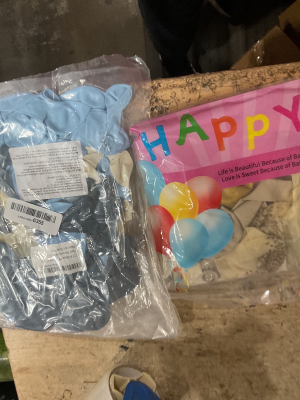 Photo 1 of (ITEMS 2) PACK OF ASSORTED BALOONS 