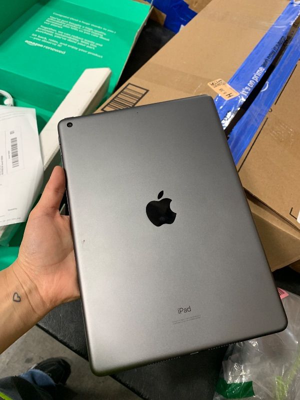 View 6 of grey--------------look at pictures for reference ---------------------------Apple iPad Air 5th Gen. (10.9-inch, Wi-Fi, 64GB) 2022 - Pink (Renewed Premium)