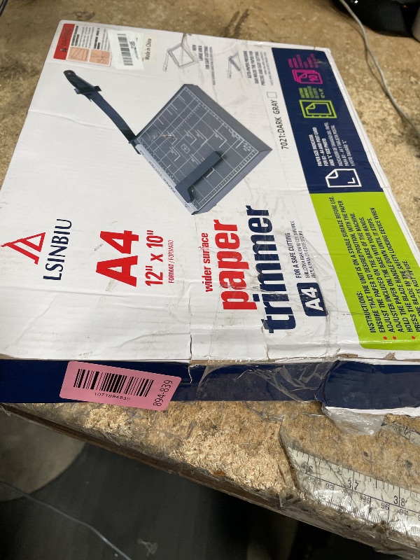 Photo 1 of ***MISSING HANDLE***

LSINBIU Guillotine Paper Cutter, 12" Cut Length Paper Trimmer with Sharp Blade and Metal Base, 12 Sheets Capacity with Safety Guard, Precision paper slicer for Cutting Paper, Card,Photos,Vinyl