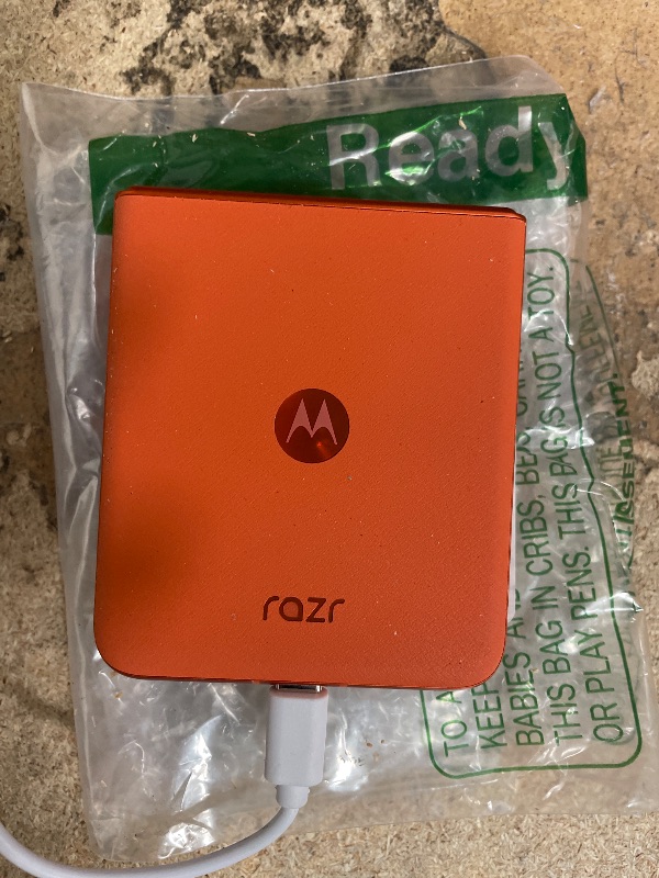 Photo 1 of *** PHONE IS LOCKED WITH PASSWORD *** Motorola razr | 2024 | Unlocked | Made for US 8/256GB | 50MP Camera | Spritz Orange