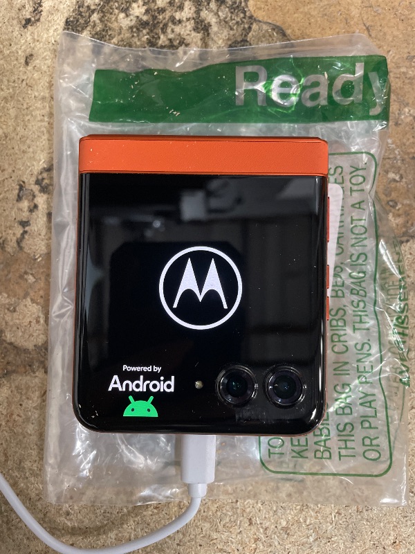 Photo 1 of *** PHONE IS LOCKED WITH PASSWORD *** Motorola razr | 2024 | Unlocked | Made for US 8/256GB | 50MP Camera | Spritz Orange