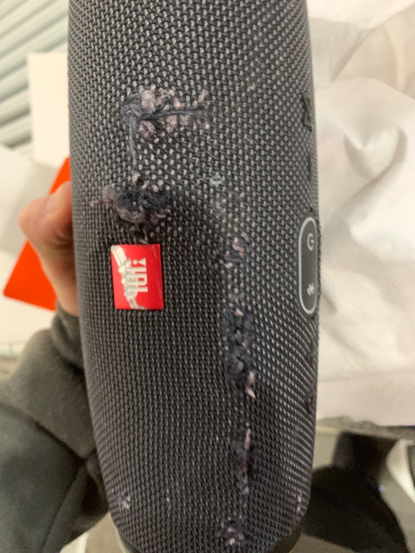Photo 1 of (broken for parts) JBL Charge 6 - Portable Waterproof & Drop-Proof Bluetooth Speaker, Bold JBL Pro Sound with AI Sound Boost, 28Hrs of Playtime, Built-in powerbank & Comes with a Sturdy/Removable Carrying Strap (Black)