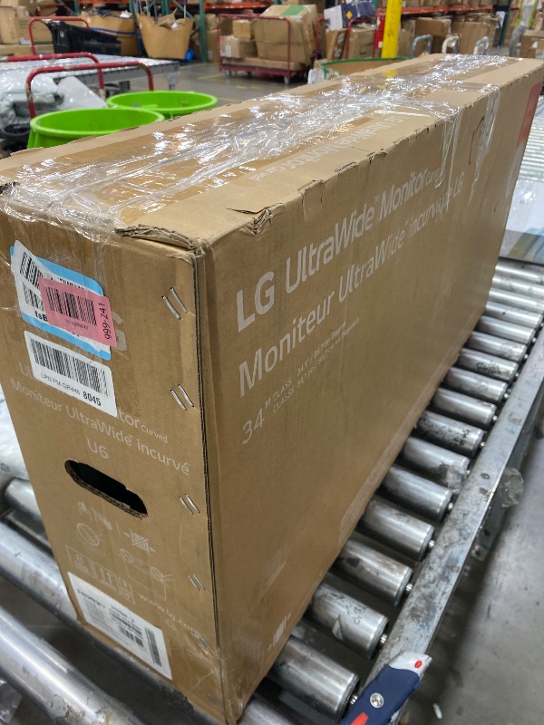 Photo 1 of **MINOR DAMAGE ON SCREEN** LG 34" UltraWide WQHD IPS Curved Monitor