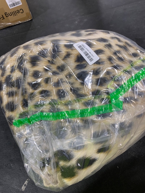 Photo 1 of Huichenxing2021FURSTORE Faux Cheetah Area Rug Animals Printed Hide Mats Leopard Faux Hide Area Rug 5.2ft x 6.5ft / 63 x 78.7inch / 160 x 200cm