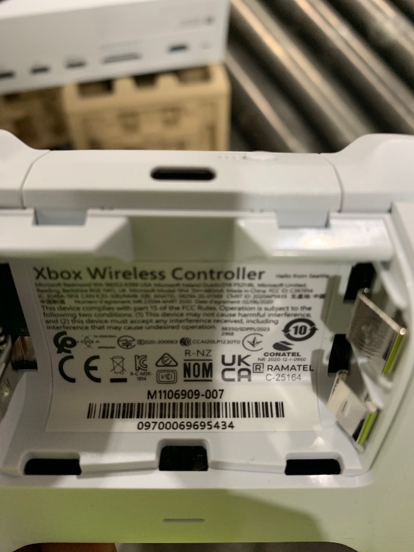 Photo 1 of Xbox Series S - All Digital Gaming Console - 512GB SSD - Includes Wireless Controller - 120FPS (Renewed Premium)
