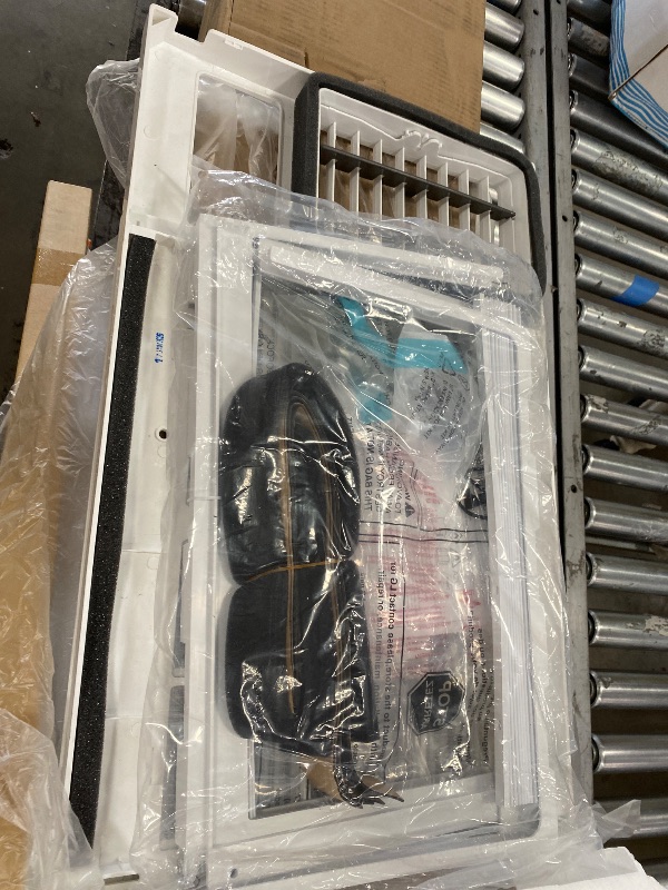 Photo 1 of *** PARTS ONLY *** LG 12,200 BTU Window Air Conditioner with Supplemental Heat, 230/208V, Cools 570 Sq.Ft. (19' x 30' Room Size), Electronic Controls with Remote, 2 Cooling, Heating & Fan Speeds, Slide In-Out Chassis