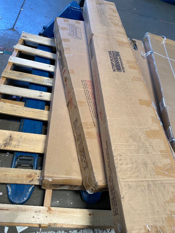 Photo 1 of ****************INCOMPLETE ITEM, THIS IS ONLY BOX #3 OUT OF 3 TOTAL******************
Bellemave Queen daybed with USB, Queen Corner Bed with Two Drawers, Upholstered Bed Frame for Kids,Teens,Adults, Lambswool, Green