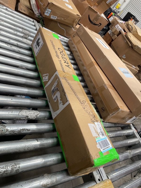 Photo 1 of ***NONFUCNTIONAL UNSAFE TO USE FOR PARTS ONLY***
OGERY 20-Inch Brushless Cordless Hedge Trimmer with 2×3.0Ah Battery, 21V Electric Bush & Shrub Trimmer with Display, 2-Speed Control, 180° Rotatable Handle, Dual-Safety Switch for Garden Yard Care