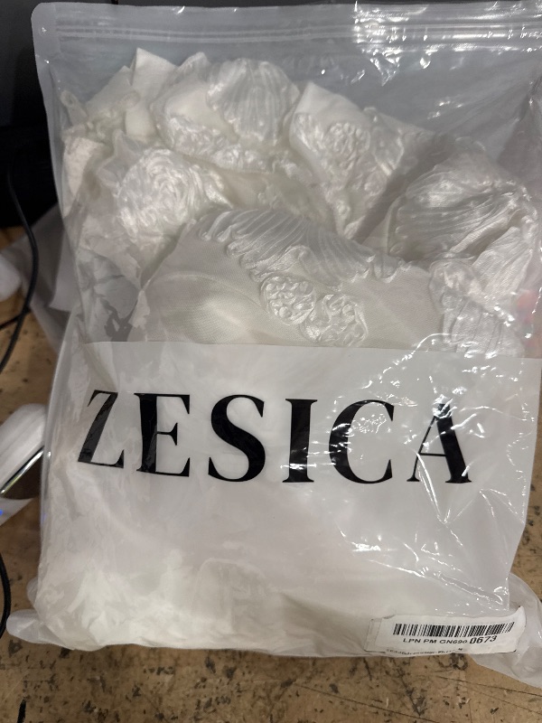 Photo 1 of ***MAKE UP STAIN  TOP OFDRESS*** ZESICA Cocktail Wedding Guest Dresses for Women 2026 Summer Strapless Floral Bodycon Mesh Tube Formal Party Midi Dress White Medium