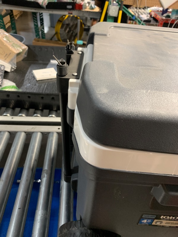 Photo 1 of ** BROKEN HANDLE ** Igloo Blue Profile II 60 Roller