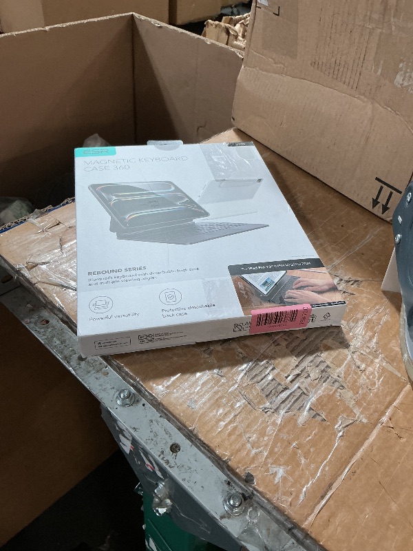 Photo 1 of [Upgraded] ESR iPad Pro 13 Inch Case with Keyboard (M5/M4, 2025/2024), iPad Pro 13 Keyboard Case with Magnetic Stand, Portrait/Raised Modes for iPad Pro 13, Removable, Rebound 360 Series,White