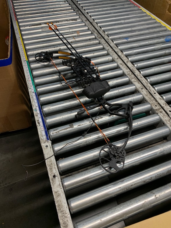 Photo 1 of ***DAMAGED, MISSING PARTS***
Bear Archery Royale Ready to Hunt Compound Bow Archery Set with Archery Accessories for Adults and Youths, 12”- 27” Draw Length, 5-50 Lbs Draw Weight, Up to 290 FPS LEFT HAND