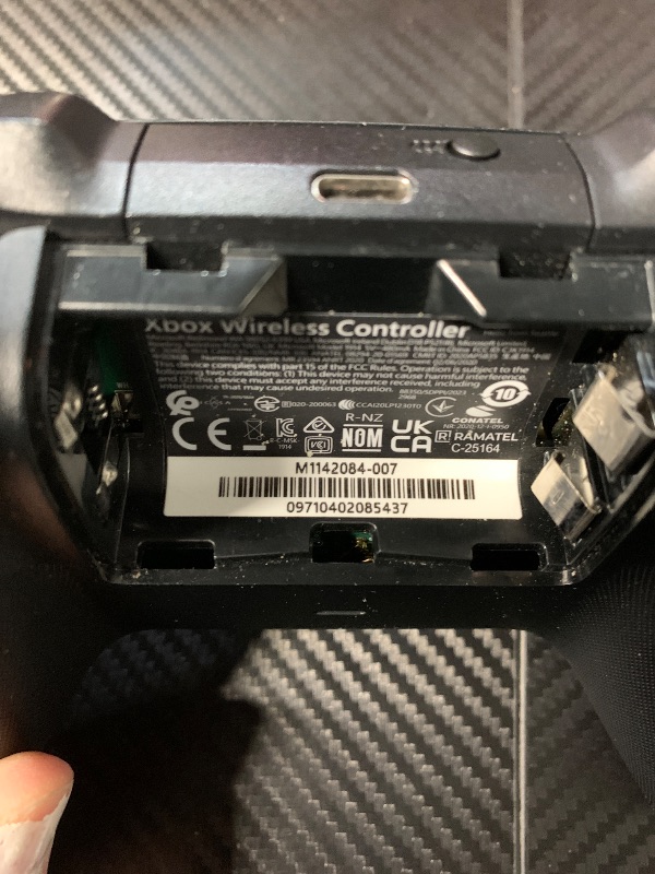 Photo 1 of ***MISSING PARTS - SEE NOTES/PHOTOS***Xbox Wireless Gaming Controller (2025) – Carbon Black – Play on Xbox, Windows, Android, iOS, FireTV Sticks, Smart TVs, VR Headsets