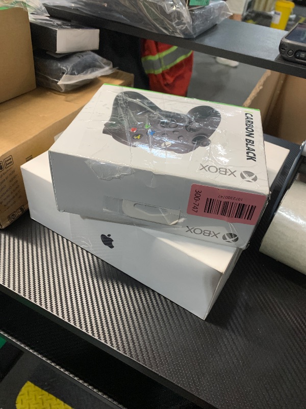 Photo 1 of ***MISSING PARTS - SEE NOTES/PHOTOS***Xbox Wireless Gaming Controller (2025) – Carbon Black – Play on Xbox, Windows, Android, iOS, FireTV Sticks, Smart TVs, VR Headsets