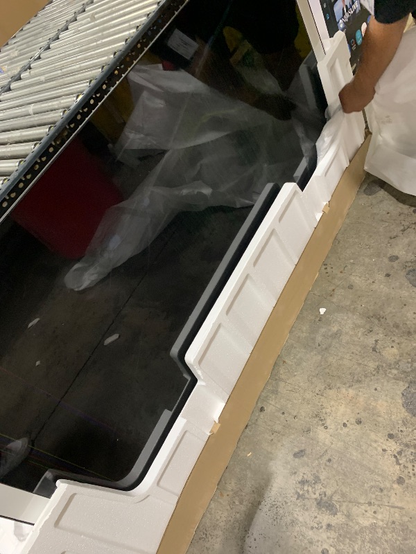 Photo 1 of Samsung 70-Inch Class Crystal UHD U8000F 4K Smart TV (2025 Model) Endless Free Content, Crystal Processor 4K, MetalStream Design, Knox Security, Alexa Built-in SALVAGE PARTS ONLY